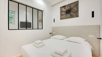 3 makuuhuonetta, työpöytä, silitysrauta/-lauta, ilmainen Wi-Fi