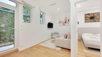 3 habitaciones, escritorio, tabla de planchar con plancha y wifi gratis