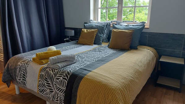 5 chambres, bureau, fer et planche à repasser, accès au Wi-Fi (inclus)