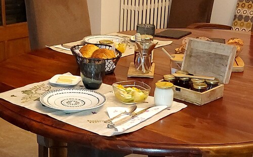 Villa in Normandy, flower-filled grounds, fireplace, terraces, summer kitchen, pool, spa