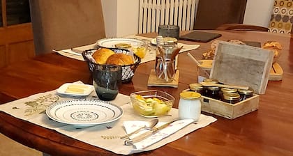 Villa in Normandy, flower-filled grounds, fireplace, terraces, summer kitchen, pool, spa