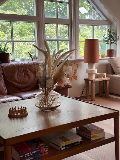 Charming attic apartment by the sea - with fireplace and cozy living room