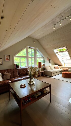 Charming attic apartment by the sea - with fireplace and cozy living room