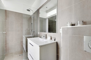 Shower, free toiletries, hair dryer, towels