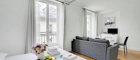 1 chambre, bureau, fer et planche à repasser, Wi-Fi gratuit