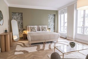 5 quartos, escrivaninha, ferros/tábuas de passar roupa