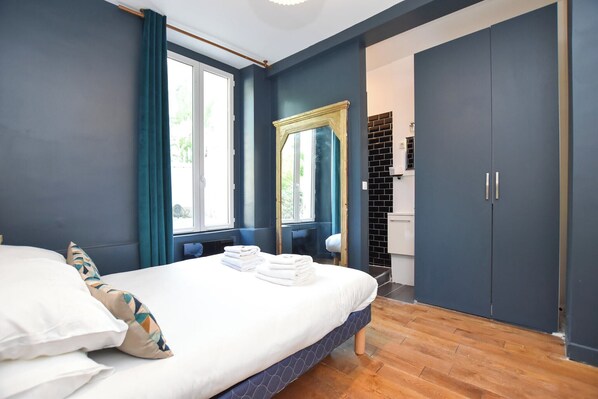 1 chambre, bureau, fer et planche à repasser, Wi-Fi gratuit