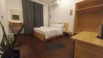 Classic Double or Twin Room, 1 Bedroom | Individually decorated, individually furnished, blackout curtains