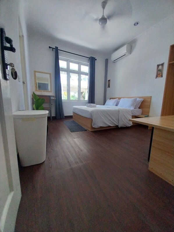 Quarto casal ou duplo clássico, vista para a cidade | Individualmente decorados, individualmente mobiliados, cortinas blackout