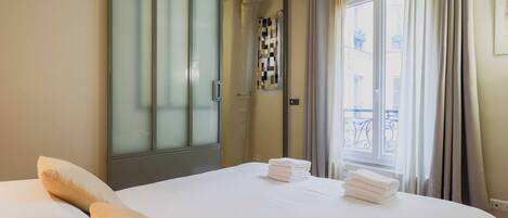 1 bedroom, desk, iron/ironing board, free WiFi