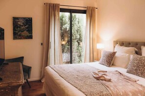 5 bedrooms, free WiFi, bed sheets