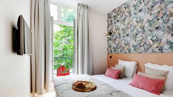 2 camere, una scrivania, ferro/asse da stiro, culla da viaggio