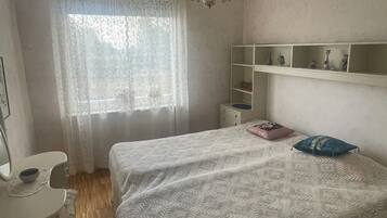 3 bedrooms, iron/ironing board, free WiFi, bed sheets