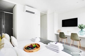 1 bedroom, desk, iron/ironing board, travel crib - Charming apartment - 1BR/4P - Faubourg-du-Roule (Paris)