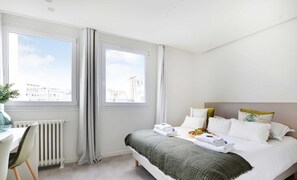 1 bedroom, desk, iron/ironing board, travel crib - Charming apartment - 1BR/4P - Faubourg-du-Roule (Paris)