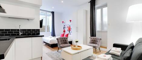 Schreibtisch, Bügeleisen/Bügelbrett, kostenloses WLAN, Bettwäsche