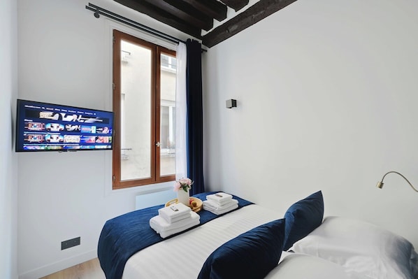 2 bedrooms, desk, iron/ironing board, free WiFi