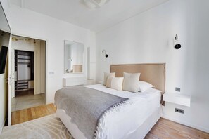 2 slaapkamers, een bureau, een strijkplank/strijkijzer, gratis wifi