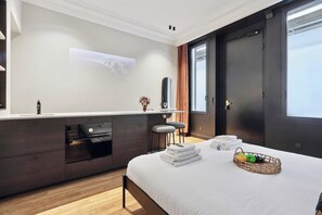 1 bedroom, desk, iron/ironing board, free WiFi - Modern apartment - 2P - Parc Monceau (Paris)