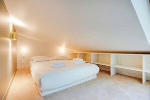 1 bedroom, desk, iron/ironing board, free WiFi - Chic and Cosy Apartment-Canal Saint Martin (Paris)