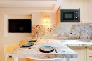 Fridge, microwave, stovetop, dishwasher - Chic and Cosy Apartment-Canal Saint Martin (Paris)