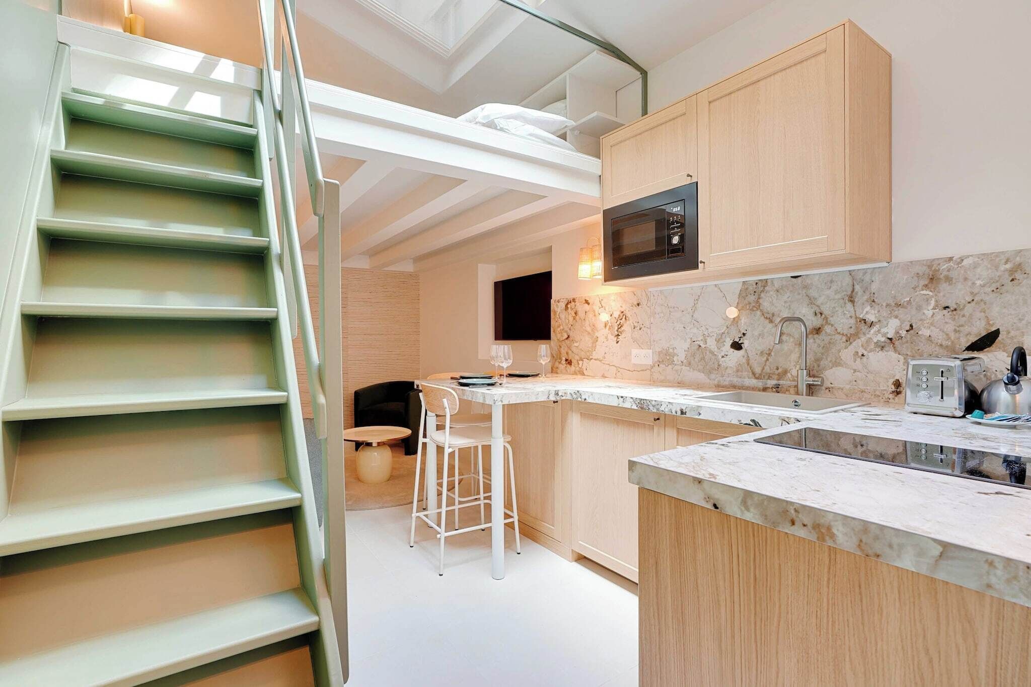 Fridge, microwave, stovetop, dishwasher