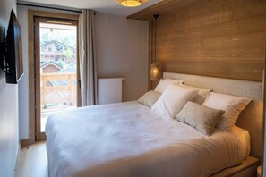 2 slaapkamers, een bureau, een strijkplank/strijkijzer, gratis wifi