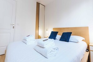 1 slaapkamer, een strijkplank/strijkijzer, internet, beddengoed