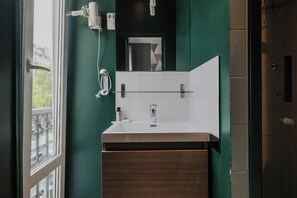 Bruser, hårtørrer, håndklæder, Shampoo