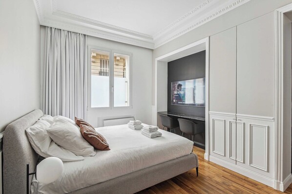 2 bedrooms, desk, iron/ironing board, free WiFi