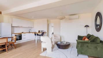 Een smart-tv en een kantoor