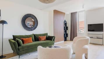 Een smart-tv en een kantoor