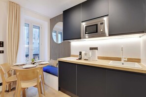 Fridge, microwave, stovetop, coffee/tea maker