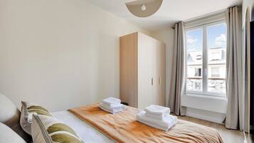 1 bedroom, iron/ironing board, internet, bed sheets