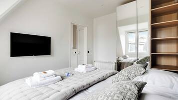 1 chambre, fer et planche à repasser, accès Internet, draps fournis