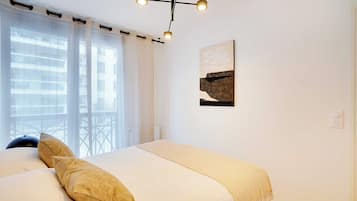 2 bedrooms, desk, iron/ironing board, WiFi