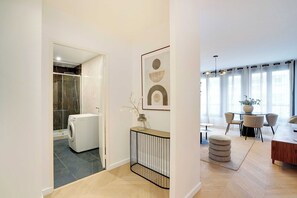 Interior - Sleek & Refined Apartment - Levallois-Perret (Levallois-Perret)