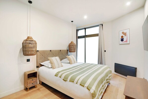 2 Schlafzimmer, Schreibtisch, Bügeleisen/Bügelbrett, kostenloses WLAN