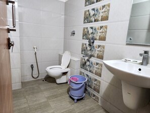 Ducha, toallas, jabón, shampoo