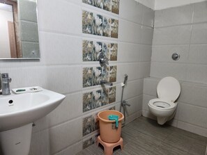 Ducha, toallas, jabón, shampoo