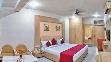 Luxury Double Room, Private Bathroom | Desk, laptop workspace, soundproofing, free WiFi