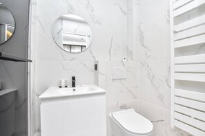 Shower, hair dryer, towels - Cozy apartment - 1BR/4P - Sentier (Paris)