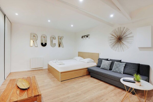 1 bedroom, desk, iron/ironing board, free WiFi