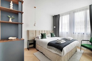 2 Schlafzimmer, Schreibtisch, Bügeleisen/Bügelbrett, Reisekinderbett