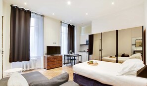 Desk, iron/ironing board, free WiFi, bed sheets - Peaceful Studio - 3P - Le Marais (Paris)