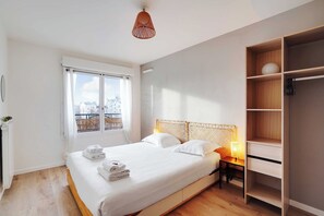 3 bedrooms, desk, iron/ironing board, travel cot