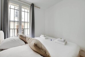 1 chambre, fer et planche à repasser, accès Internet, draps fournis