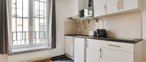 Fridge, microwave, stovetop, coffee/tea maker