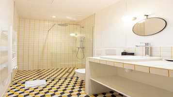 Een douche, een haardroger, handdoeken