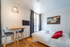 1 bedroom, desk, iron/ironing board, free WiFi